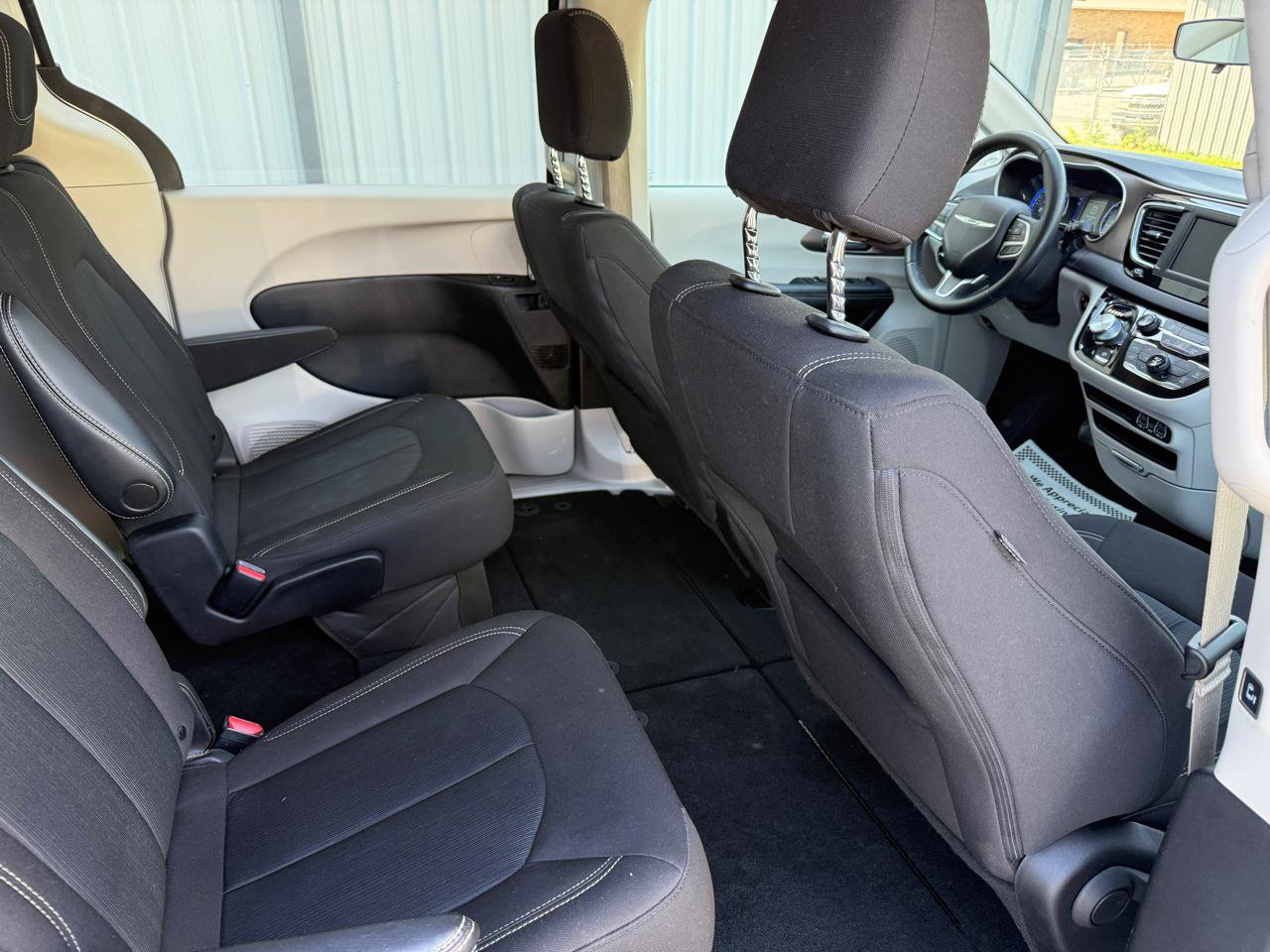 Used 2022 Chrysler Voyager LX FWD image 32