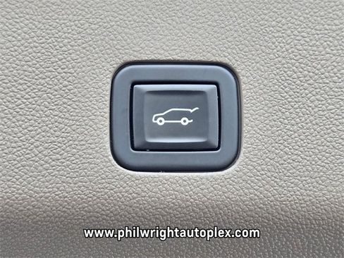 Used 2021 GMC Yukon Denali w/ Denali Premium Package image 22