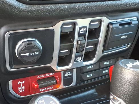 Used 2025 Jeep Wrangler Willys image 26