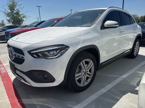 Used 2022 Mercedes-Benz GLA 250 4MATIC w/ Premium Package image 2