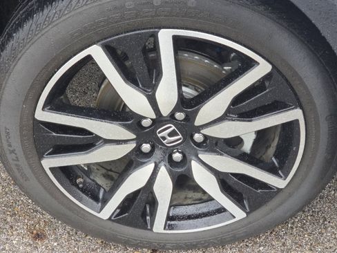 Used 2022 Honda Pilot Touring image 11