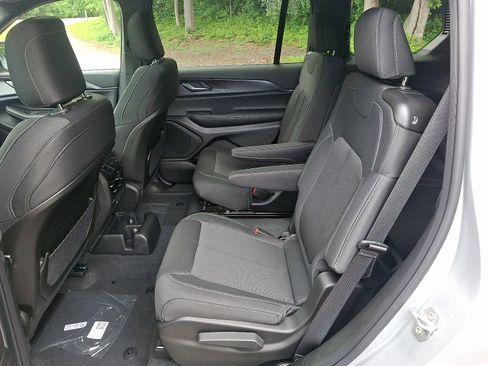 New 2025 Jeep Grand Cherokee L Laredo w/ Luxury Tech Group I image 6