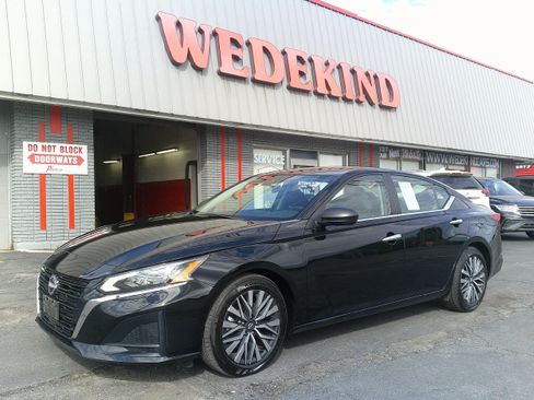 Used 2025 Nissan Altima 2.5 SV FWD image 1
