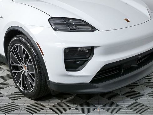 New 2026 Porsche Macan Electric image 37