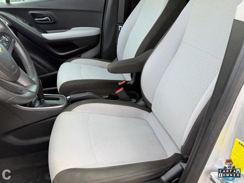 Used 2021 Chevrolet Trax LS image 20