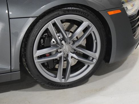Used 2014 Audi R8 V8 w/ Convenience Package image 16