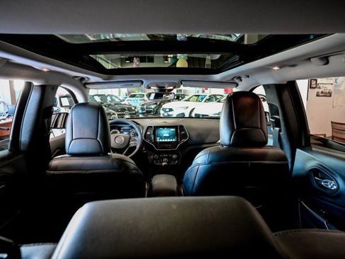 Used 2022 Jeep Cherokee Limited w/ Mopar Interior Package image 22