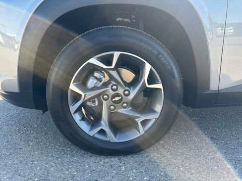 Used 2025 Chevrolet Trax LT image 30