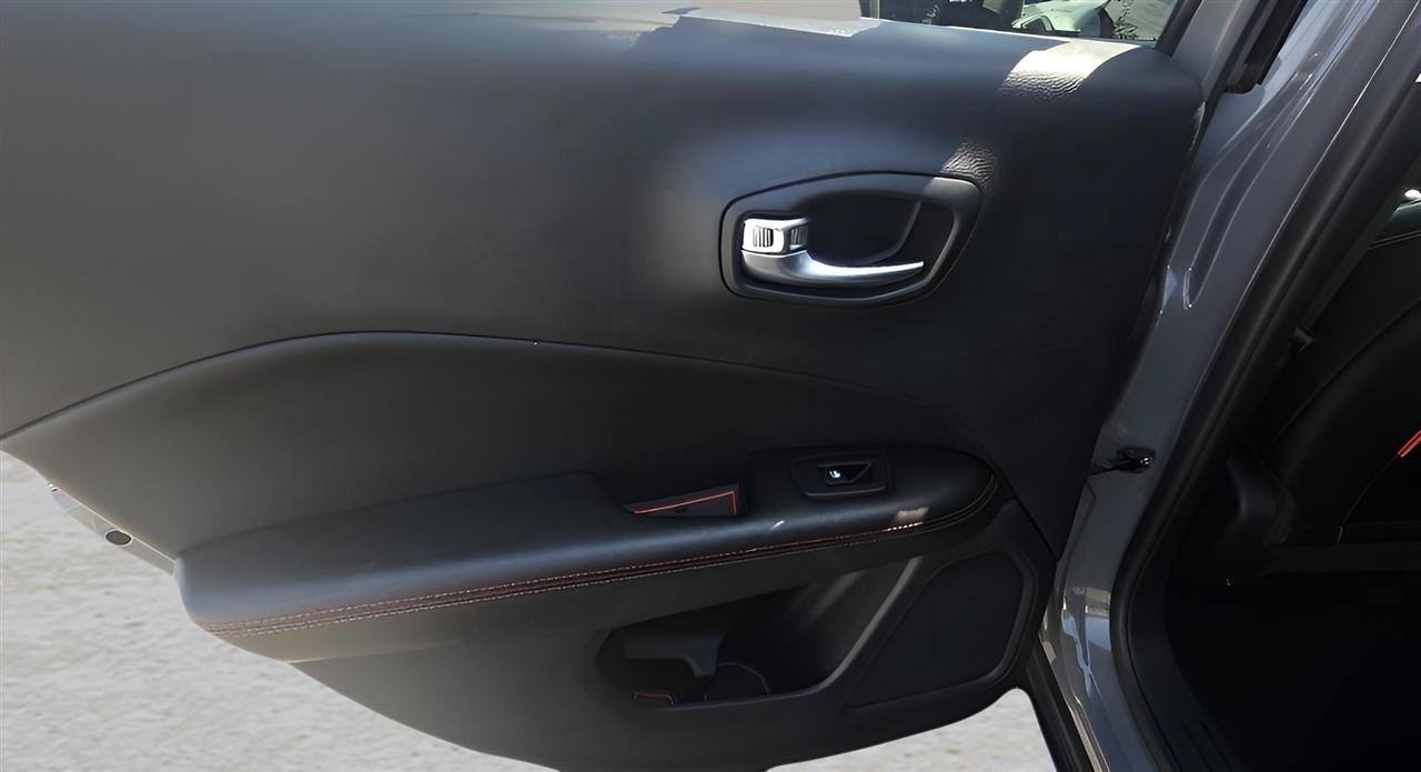 Used 2020 Jeep Compass Trailhawk w/ Cold Weather Group AWD/4WD image 21