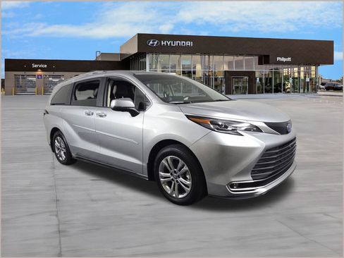 Used 2024 Toyota Sienna Platinum image 7