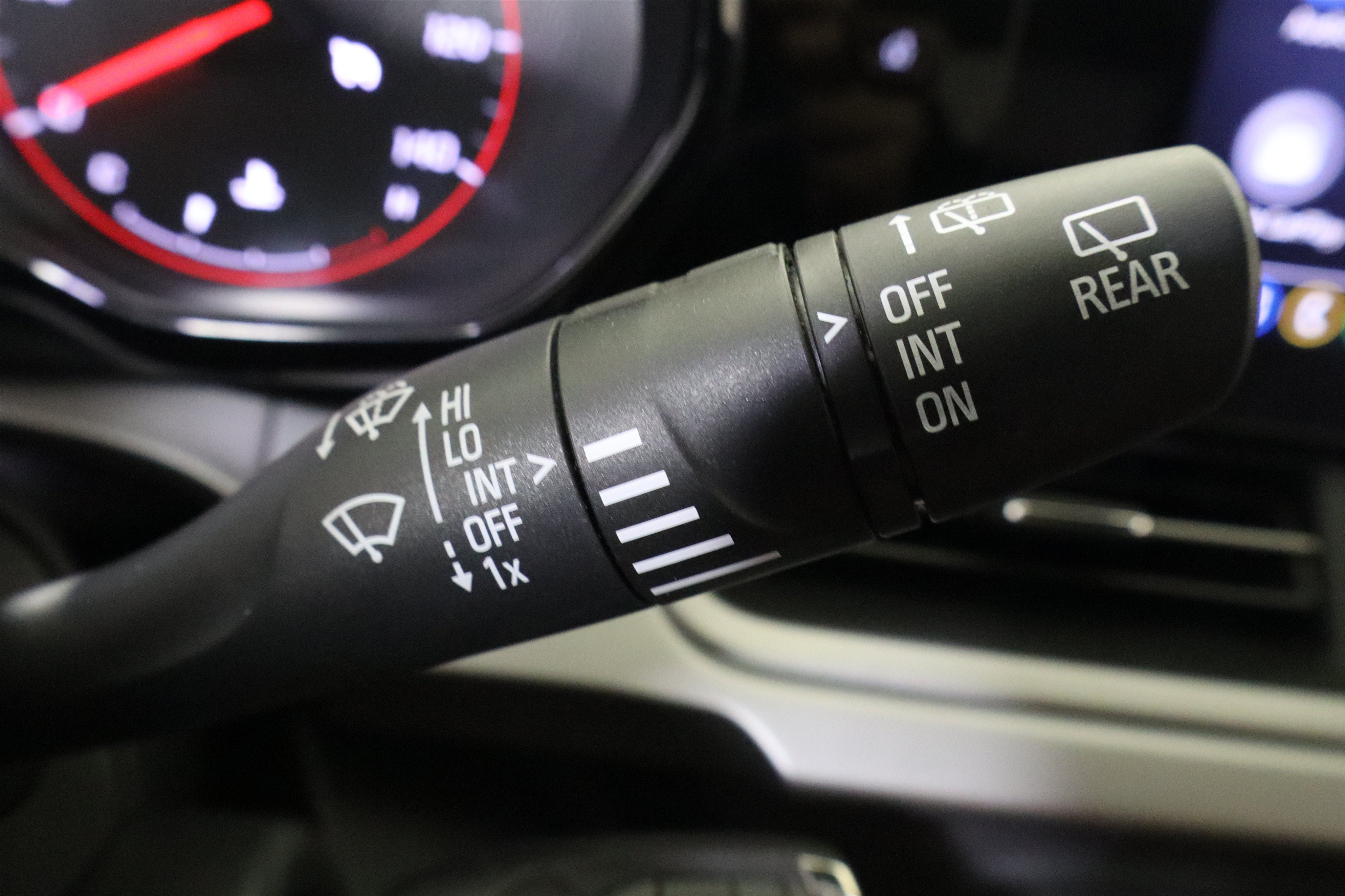 Used 2024 Chevrolet Trax RS FWD image 32