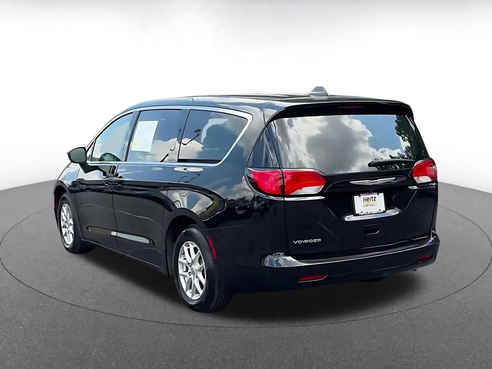 Used 2024 Chrysler Voyager LX FWD image 10