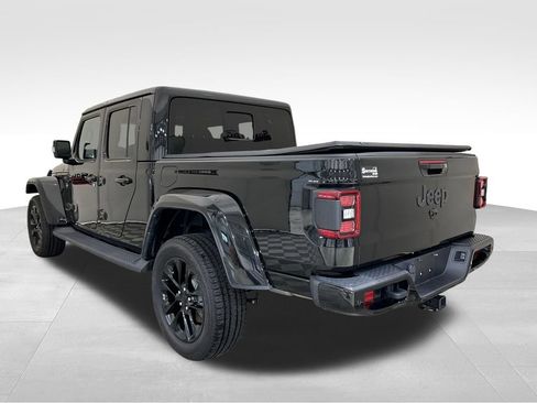 Used 2023 Jeep Gladiator Overland AWD/4WD image 3