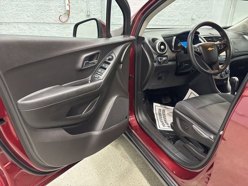 Used 2016 Chevrolet Trax LT image 11