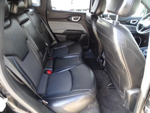 Used 2024 Jeep Compass Latitude image 34