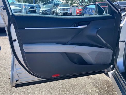 Used 2020 Toyota Camry LE FWD image 23