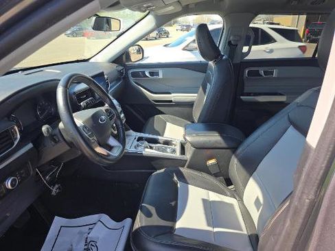 Used 2022 Ford Explorer XLT w/ Equipment Group 202A AWD/4WD image 3