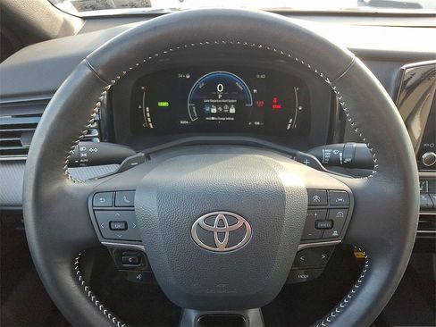 Used 2025 Toyota Camry SE image 20