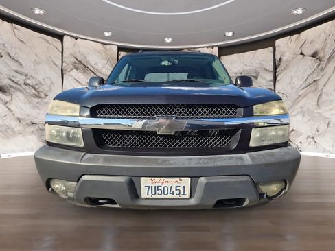 Used 2005 Chevrolet Avalanche LT w/ Preferred Equipment Group image 2