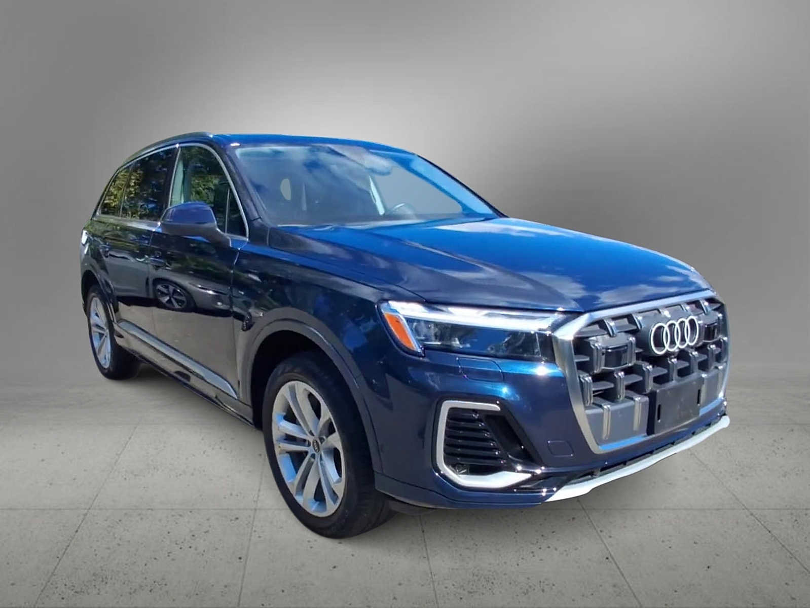 Used 2025 Audi Q7 2.0T Premium w/ Convenience Package AWD/4WD image 2