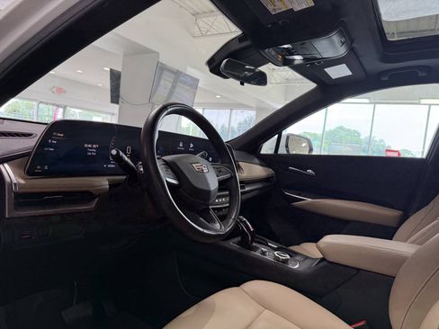 Used 2024 Cadillac XT4 Luxury w/ Cold Weather Package FWD image 24