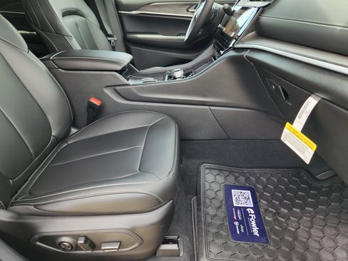 New 2026 Jeep Grand Cherokee Limited RWD image 10