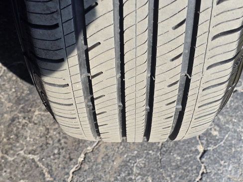 Used 2017 Jeep Cherokee Latitude w/ Cold Weather Group image 29