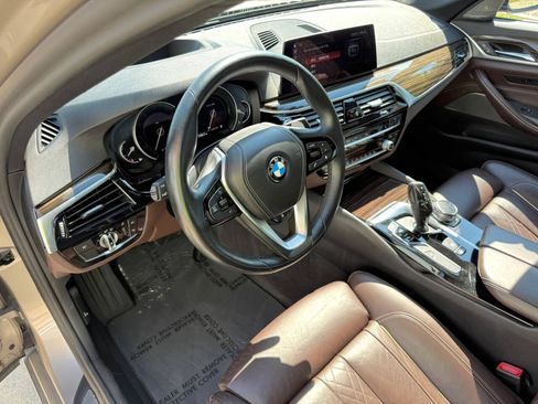 Used 2017 BMW 530i xDrive AWD/4WD image 11