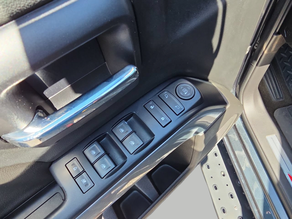 Used 2018 Chevrolet Silverado 1500 LT w/ All Star Edition AWD/4WD image 14