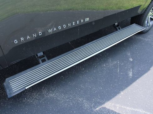 Used 2024 Jeep Grand Wagoneer L 4WD image 7