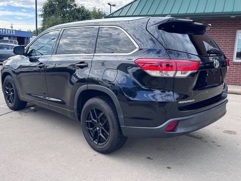 Used 2017 Toyota Highlander XLE FWD image 8