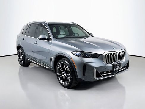 Used 2026 BMW X5 sDrive40i w/ Executive Package image 3