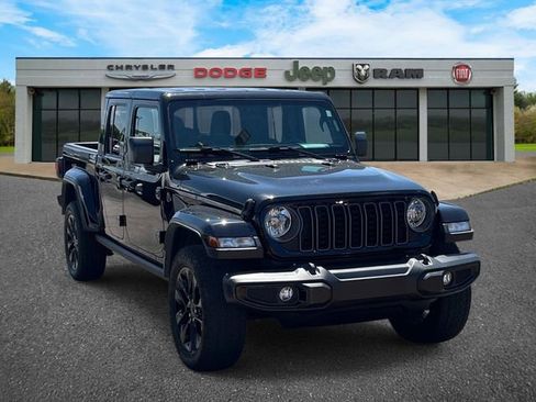 Used 2024 Jeep Gladiator Sport AWD/4WD image 1
