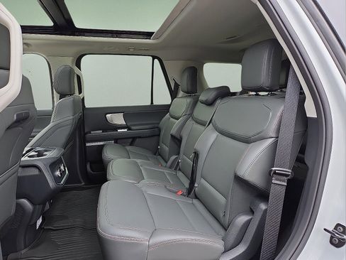 New 2025 Ford Expedition Active image 10