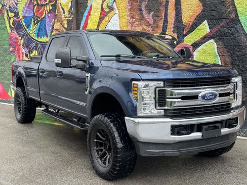 Used 2019 Ford F250 XLT image 2