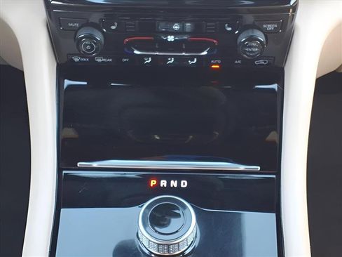 Used 2023 Jeep Grand Cherokee Limited image 23