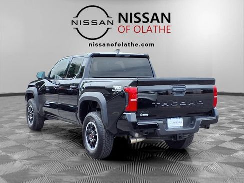 Used 2025 Toyota Tacoma TRD Off-Road AWD/4WD image 3