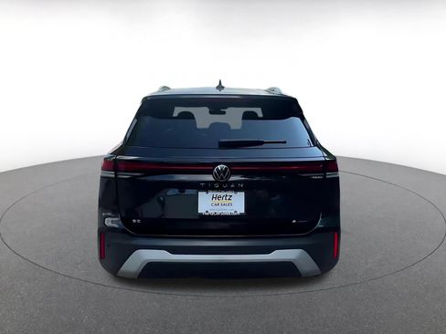 Used 2026 Volkswagen Tiguan SE AWD/4WD image 10