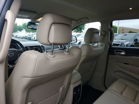 Used 2018 Jeep Grand Cherokee Limited AWD/4WD image 11