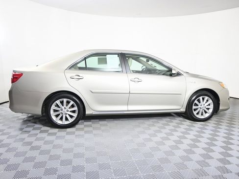 Used 2014 Toyota Camry LE image 7