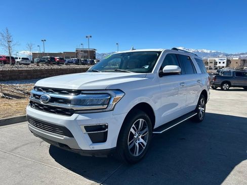 Used 2023 Ford Expedition Limited image 3