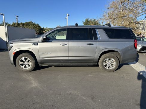 Used 2022 GMC Yukon XL SLE w/ Gmc Pro Safety Plus Package image 2