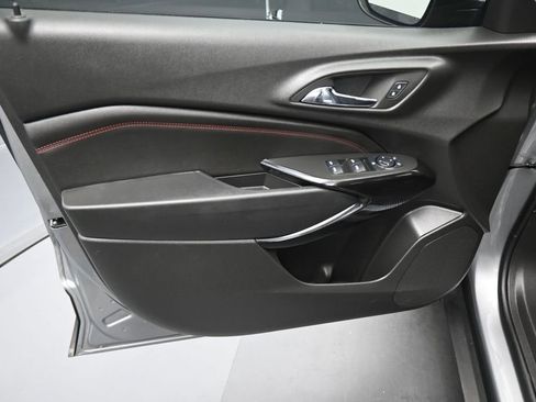 Used 2025 Chevrolet Trax RS w/ Sunroof Package FWD image 5