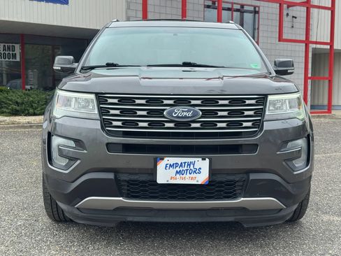 Used 2017 Ford Explorer XLT w/ Equipment Group 202A FWD image 8