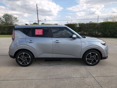 Used 2023 Kia Soul EX image 4