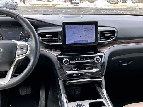 Used 2023 Ford Explorer Limited image 9