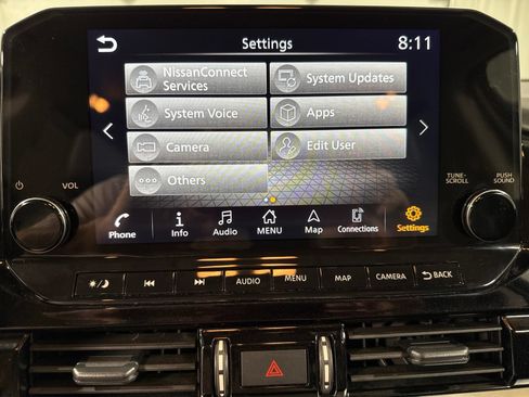 Used 2025 Nissan Pathfinder SL AWD/4WD image 32