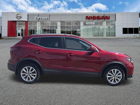 Used 2022 Nissan Rogue Sport SV FWD image 8