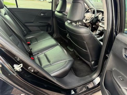 Used 2015 Honda Accord Touring image 12