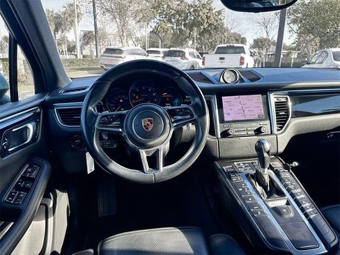 Used 2018 Porsche Macan image 24